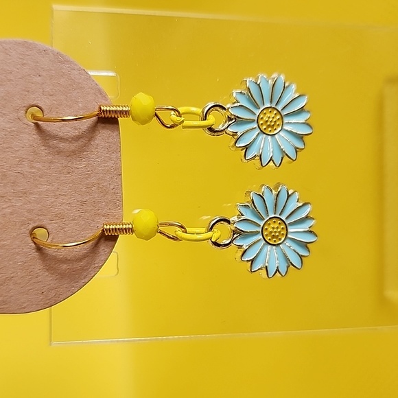 Jewelry - Light blue flower earrings